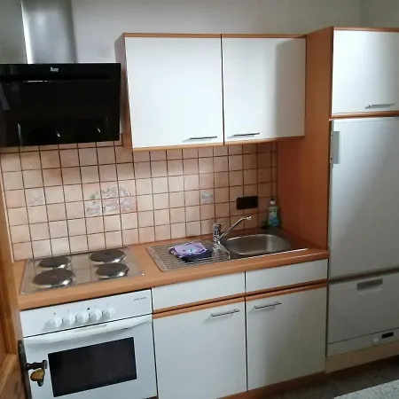 2 Zimmerwohnung Mit Kueche U. Bad *