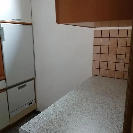 2 Zimmerwohnung Mit Küche U. Bad *