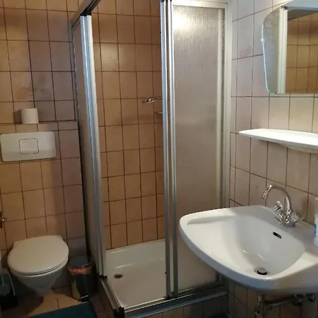 2 Zimmerwohnung Mit Kueche U. Bad