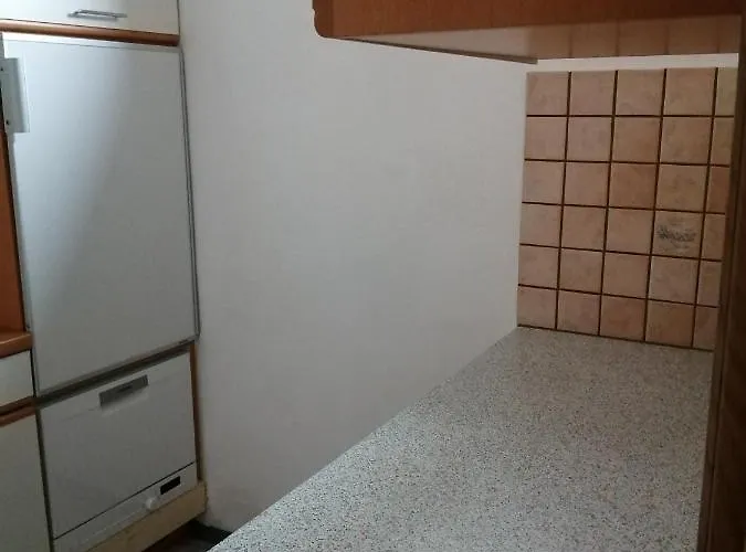 2 Zimmerwohnung Mit Kueche U. Bad *