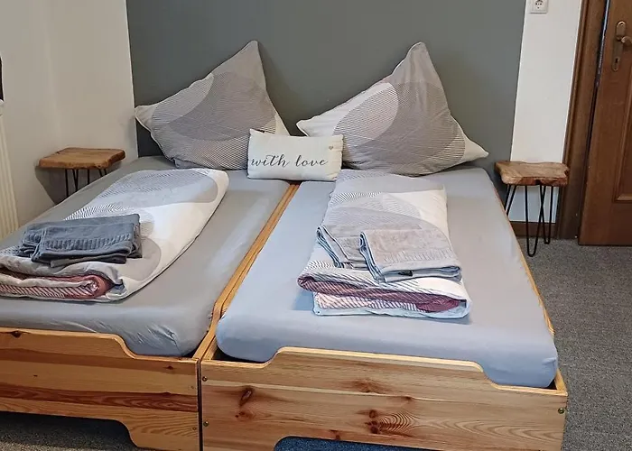 2 Zimmerwohnung Mit Kueche U. Bad ローファー